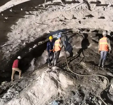 平安拱顶带模注浆料的施工流程及注意事项